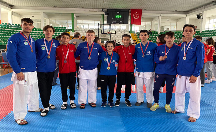 Hendekli Karateciler Karadenizde Fırtına Estirdi