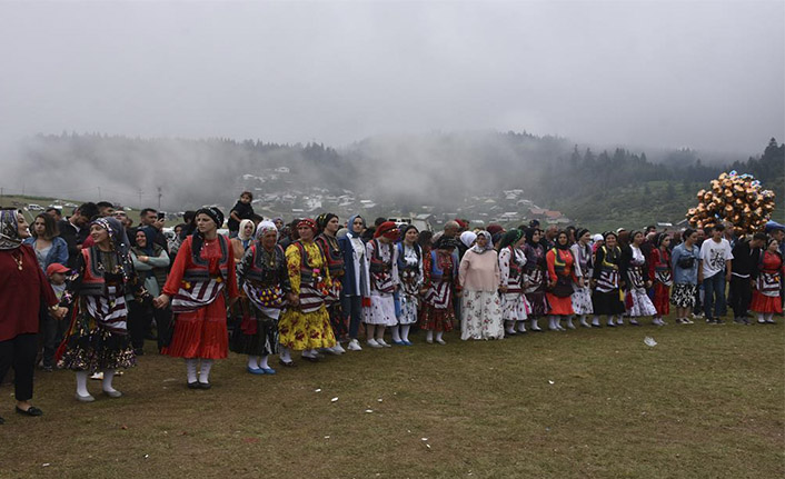 Karadenizliler Çiğdem Yaylasında Buluştu
