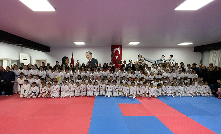 Hendek Belediyesi Karate Takımı Sporcuları Terfi Etti
