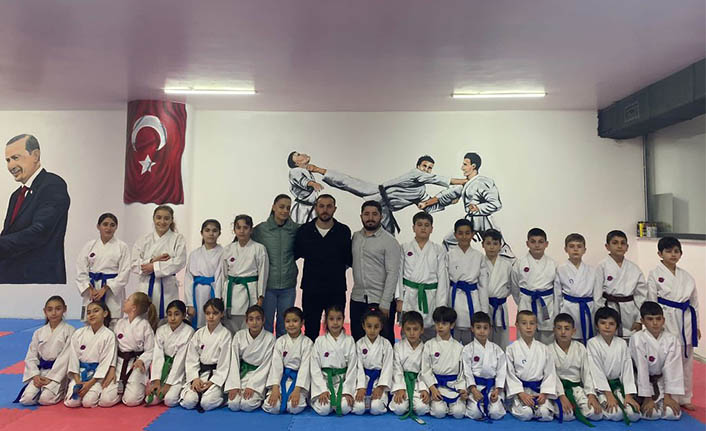 Hendek Belediyesi Karate Kulübü Sporcuları Terfi Etti