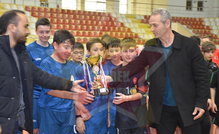 Küçük Erkekler Futsal Şampiyonu A.Gaffar Okkan Ortaokulu