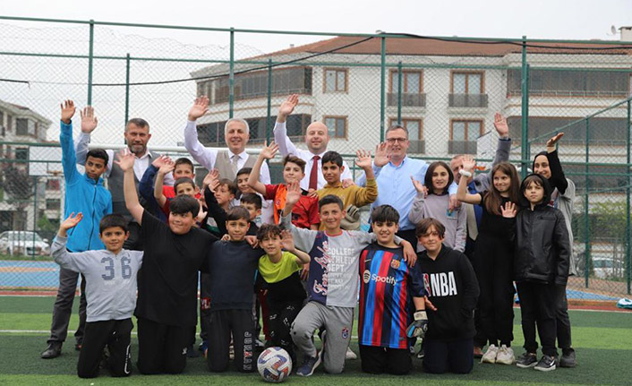 Başkanlar Miniklerle Maç Oynadı