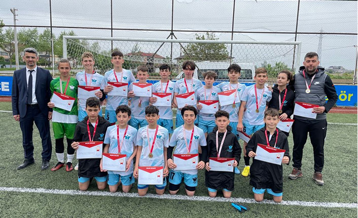 Şehit Mahmutbey Ortaokulu Yarı Finallerde