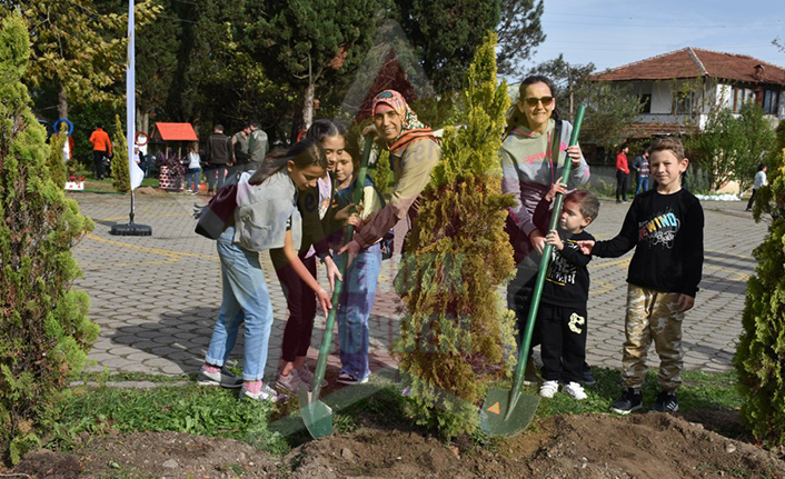 Hendek’te Fidanlar Toprakla Buluştu