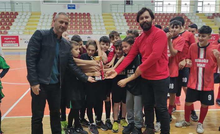 Futsal’da Şampiyon Yeşilyurt İmam Hatip Ortaokulu