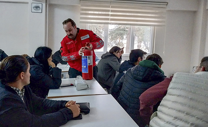 Öğrenciler Gönüllü Faaliyetlerle Gelişiyor