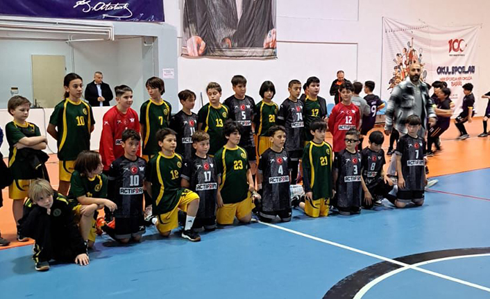 Şehit Mahmutbey Yarı Finalde