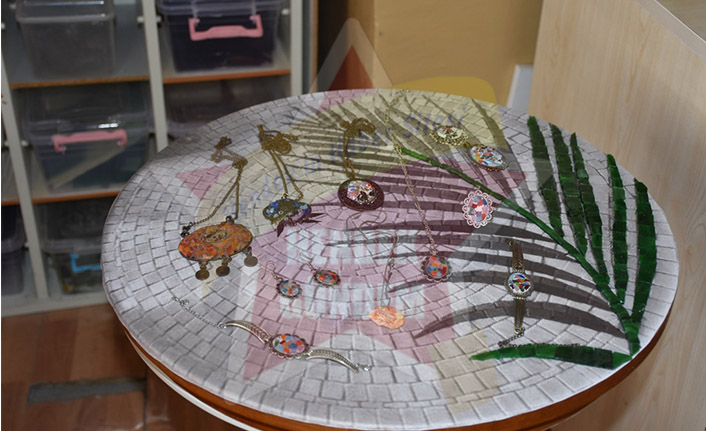 Cam Parçaları Paha Biçilmez Eserlere Dönüşüyor