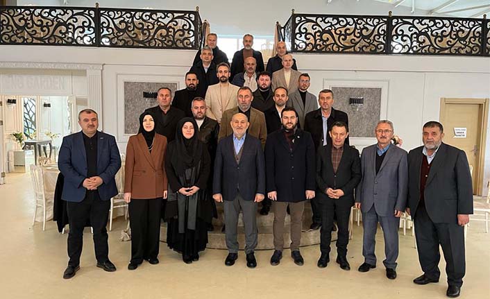 İrfan Püsküllü; Burada Herkes Birinci Sıradan Adaydır