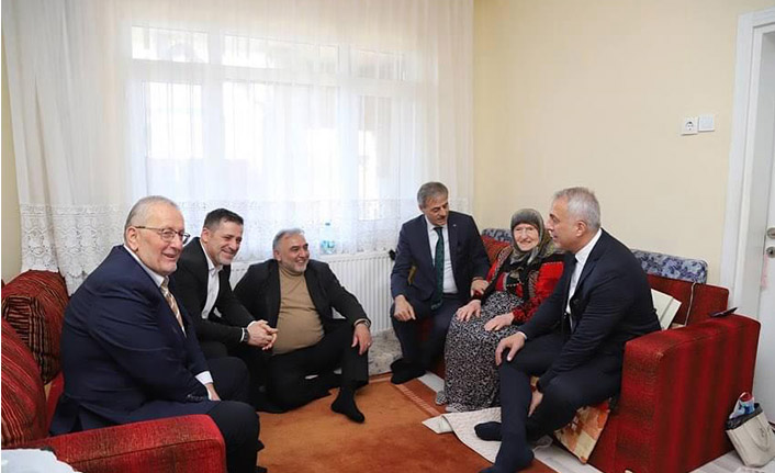 Öz Annesinin Hayır Duasını Aldı