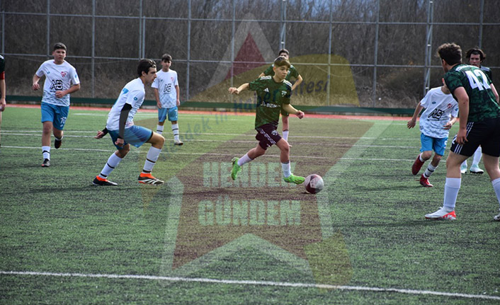 U-17 maçında Yeşiller Gençlikspor Farklı Kazandı