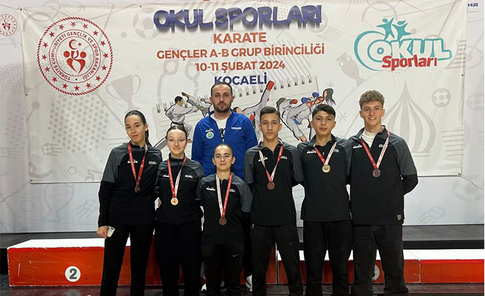 Hendekli Karateciler Madalya Aşkına