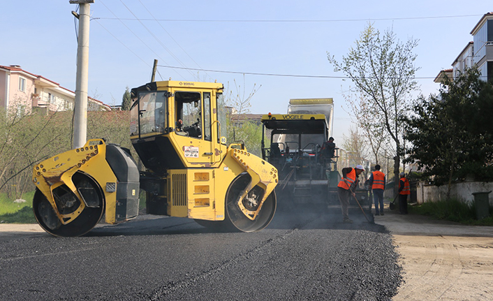 Hendek’te 4 Sokak Daha Sıcak Asfaltla Yenilendi
