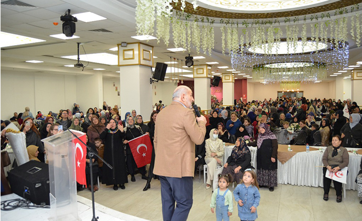 Kadınlar Kendi Günlerinde Salona Sığmadı!