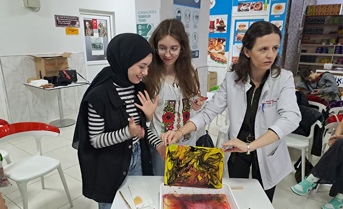 Yabancı Öğrenciler Ebru Sanatı İle Tanıştı