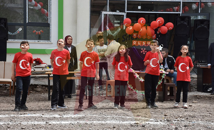 Zirvede 23 Nisan Kutlandı