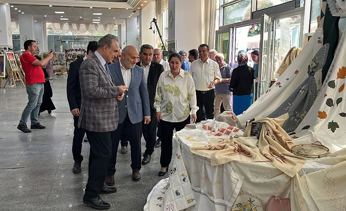 Hayat Boyu Öğrenme Haftası Halk Eğitim Sergisine Yoğun İlgi