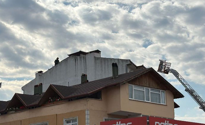 Çatı Yangını Büyümeden Söndürüldü