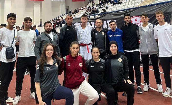 Karateciler Madalyalar İle Döndü