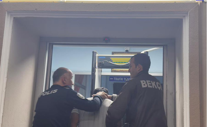 Aranan Şahıslar Jandarmadan Kaçamadı