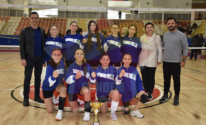 Yıldız Kızlarda  Şampiyon Atike Hanım Ortaokulu