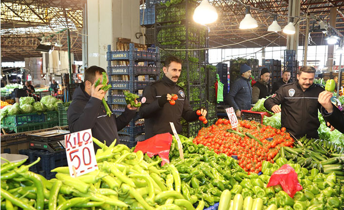 Hendek’te Zabıta Ekiplerinin Pazar Yeri Denetimi Devam Ediyor