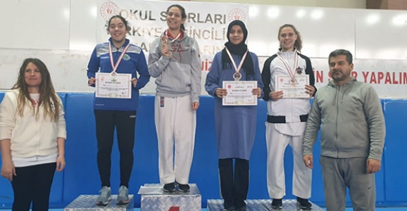 2 Türkiye Şampiyonu, 1 Türkiye İkincisi