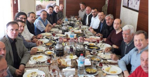 2.OSB MÜTEŞEBBİSLER DERNEĞİ YEMEKTE BİR ARAYA GELDİ