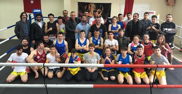 32 SPORCU KHAN SINAVINDA TER DÖKTÜ