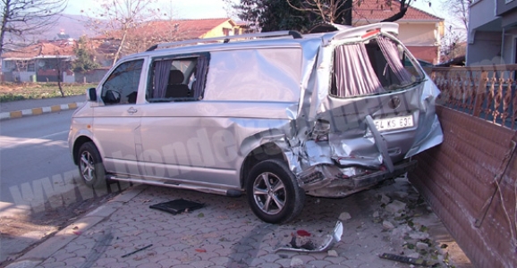 3 ARACIN KARIŞTIĞI KAZADA MADDİ HASAR MEYDANA GELDİ