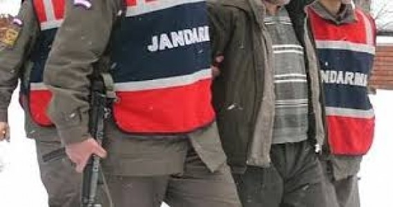 4 AYRI SUÇTAN ARANIYORDU JANDARMA’DAN KAÇAMADI