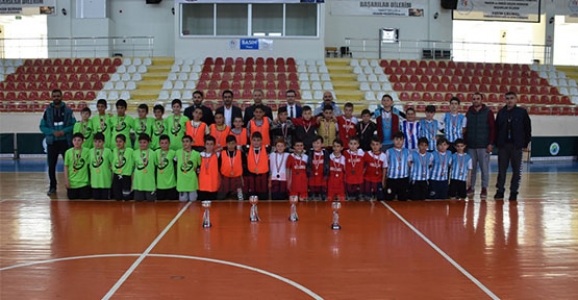 Erkekler Tombik Oyununu Hendek İmam Hatip Ortaokulu Kazandı