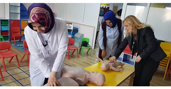 Acil Durum Bilgisine Sahip Öğretmenlerle Çocuklarımız Güvende