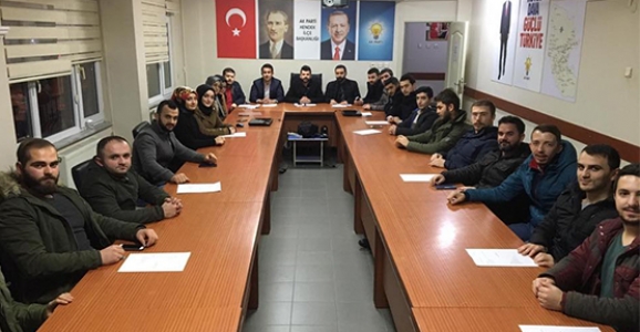 Ak Gençlerden Örnek Davranış