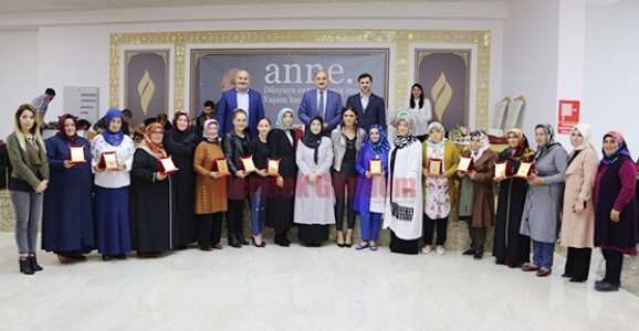 AK KADINLAR’DAN ANNELER GÜNÜ PROGRAMI