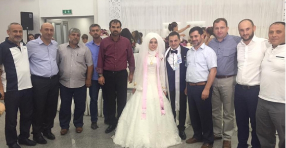 AK PARTİ BU DÜĞÜNDE BULUŞTU