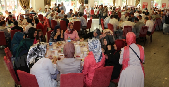 AK PARTİ HENDEK KAHVALTIDA BİR ARAYA GELDİ