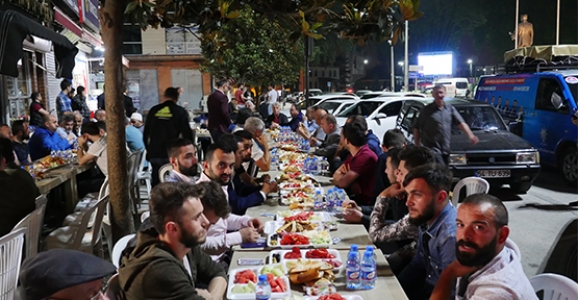 Ak Parti İlçe Teşkilatından Esnaf Buluşması