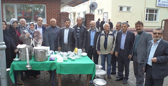 AK PARTİ KADIN KOLLARI AŞURA DAĞITTI