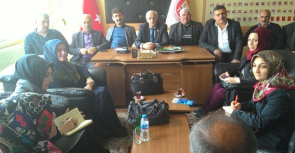 AK PARTİ KADIN KOLLARI MUHTARLARI ZİYARET ETTİ