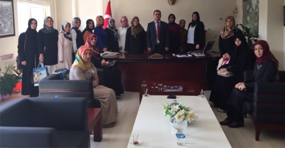 AK PARTİLİ KADINLARDAN KAYMAKAM'A ZİYARET