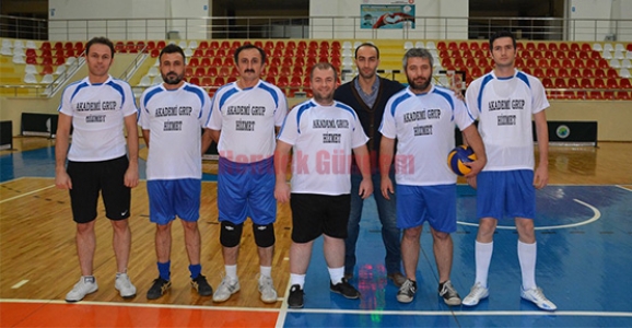 AKADEMİ NOKSEL’DE TEMİZLİK YAPTI