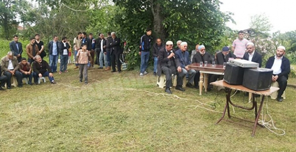 AKÇAY ‘ MEZARI BAŞINDA DUALARLA ANILDI