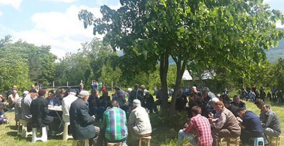 AKÇAY, ÖLÜMÜNÜN 6.YILINDA MEZARI BAŞSINDA DUALARLA ANILDI