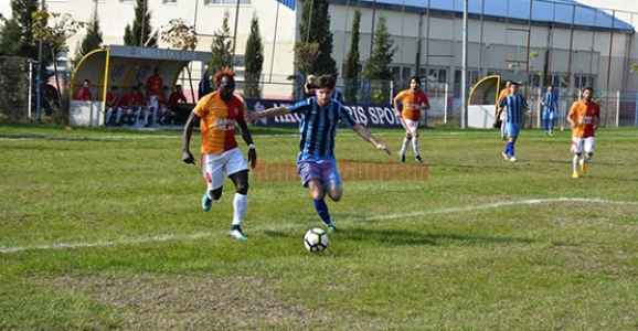 Akova Barışspor Sahasında Yara Aldı