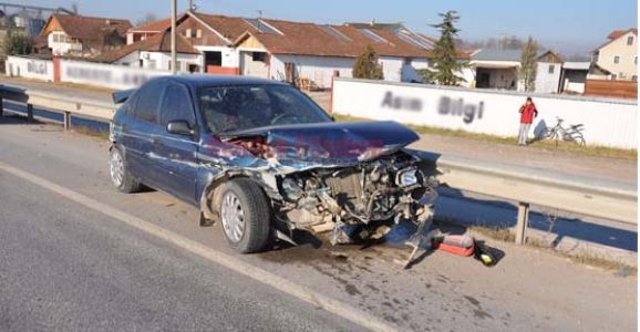 AKOVA’DA MADDİ HASARLI KAZA