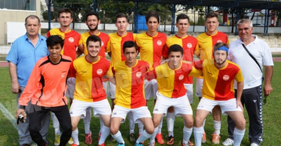 AKOVASPOR LİDERLİĞİNİ SÜRDÜRDÜ