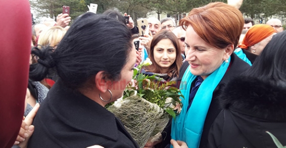 Akşener Hendek’te Mola Verdi