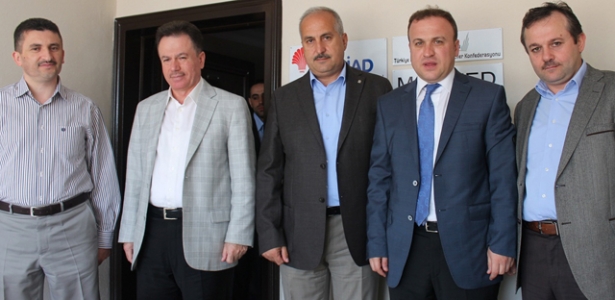 AKYAZI SAGİAD YENİ EMNİYET MÜDÜRÜNÜ AĞIRLADI