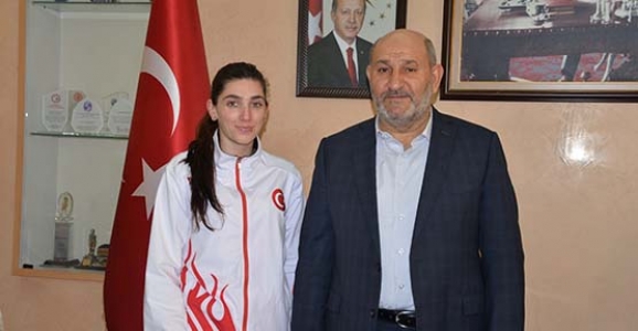 AKYÜZLÜ TÜRKİYE ŞAMPİYONASINA GİDİYOR